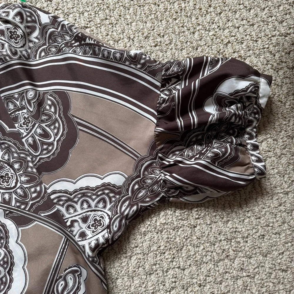 Banana Republic Brown and Off White Paisley Silk Short Sleeve Blouse Top